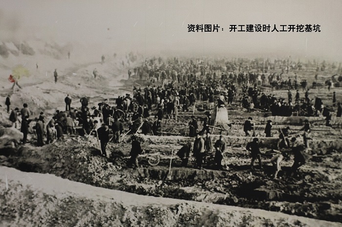 1680230250639558.jpg 人工开挖基坑.jpg